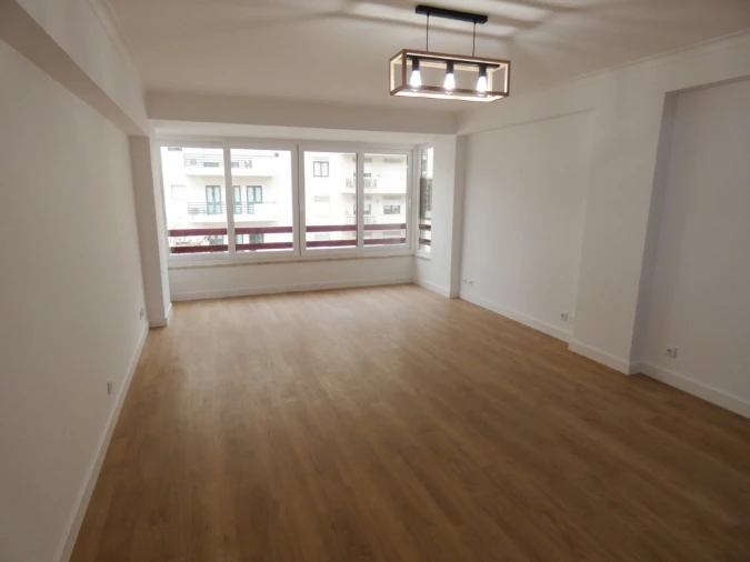 Apartamento T3 para Venda em São Domingos de Benfica Foto 3