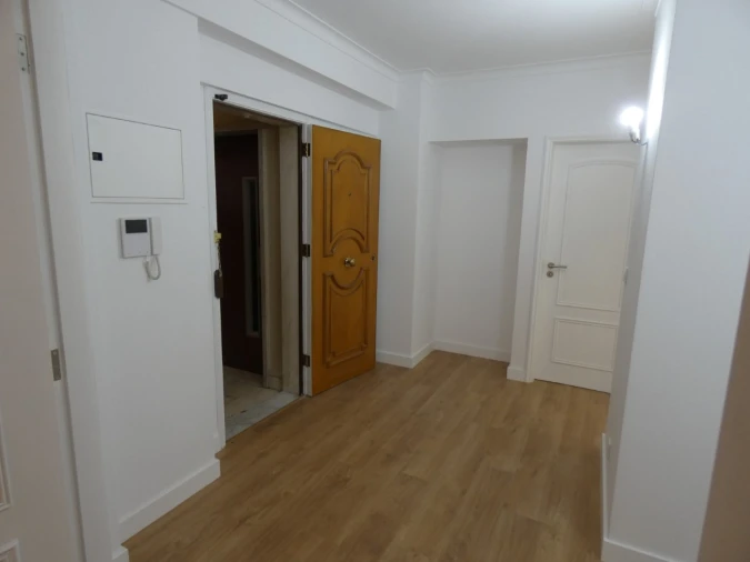 Apartamento T3 para Venda em São Domingos de Benfica Foto 6