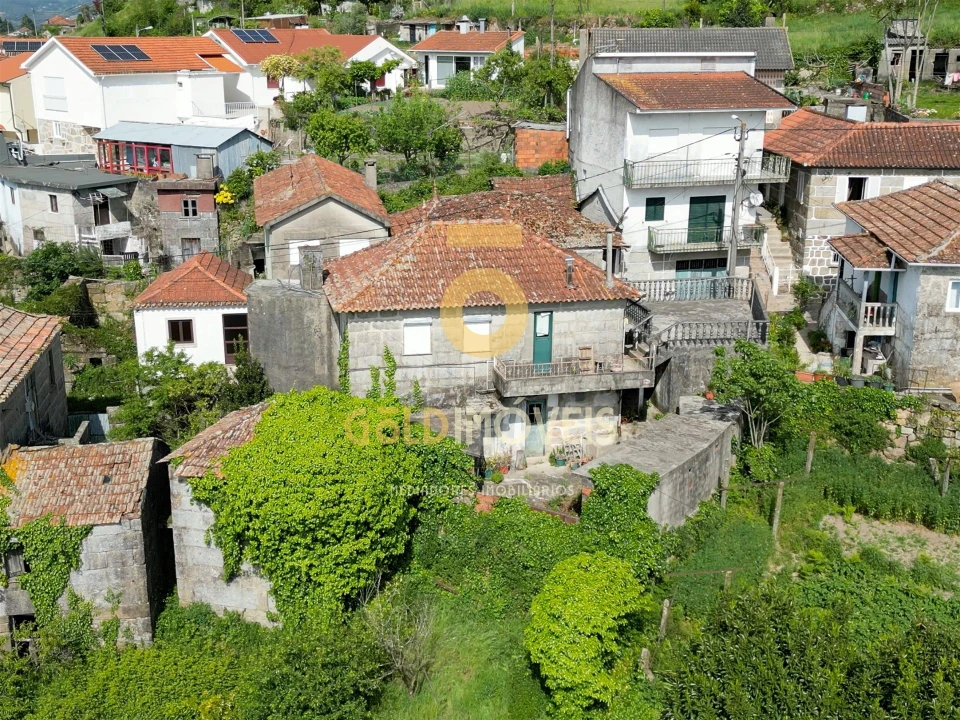 Moradia T2 para Venda em Souselo Foto 1