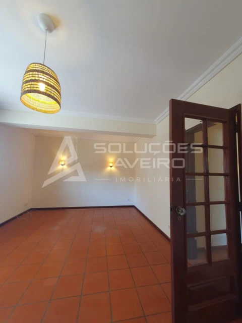Apartamento T2 para Arrendamento em Glória e Vera Cruz