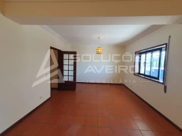 Apartamento T2 para Arrendamento em Glória e Vera Cruz