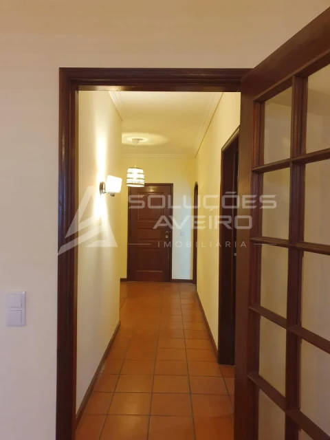 Apartamento T2 para Arrendamento em Glória e Vera Cruz