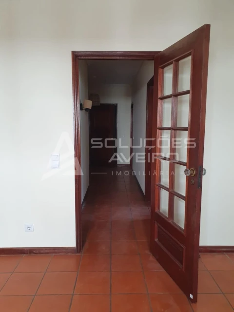 Apartamento T2 para Arrendamento em Glória e Vera Cruz