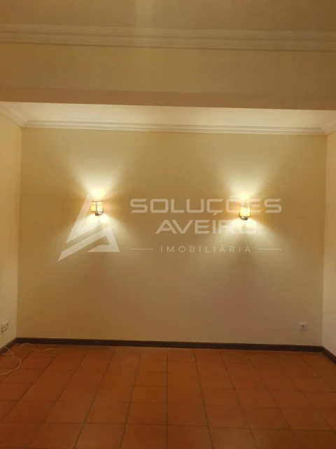 Apartamento T2 para Arrendamento em Glória e Vera Cruz