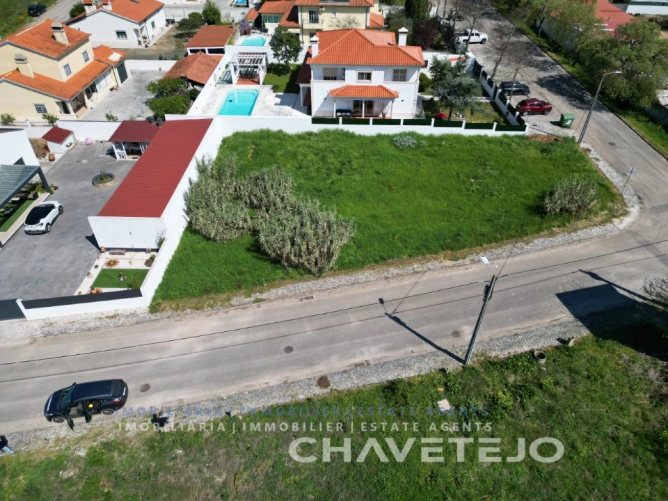 Terreno para Venda em São João Baptista e Santa Maria dos Olivais Foto 1
