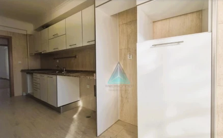 Apartamento T2 para Venda em Laranjeiro e Feijó