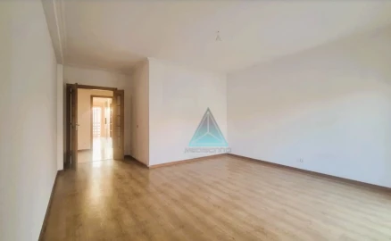Apartamento T2 para Venda em Laranjeiro e Feijó