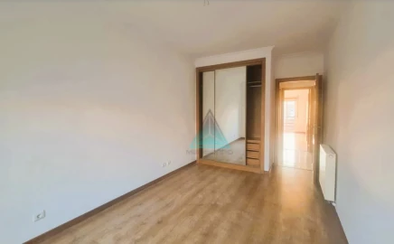 Apartamento T2 para Venda em Laranjeiro e Feijó