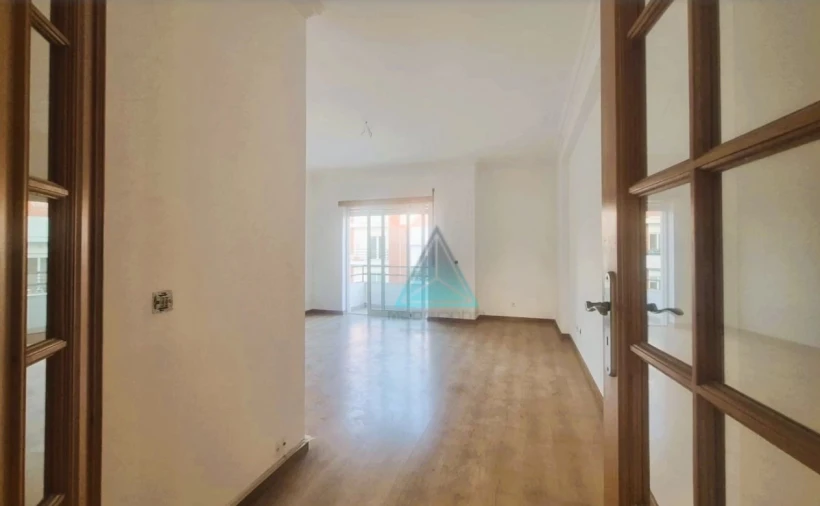 Apartamento T2 para Venda em Laranjeiro e Feijó Foto 3