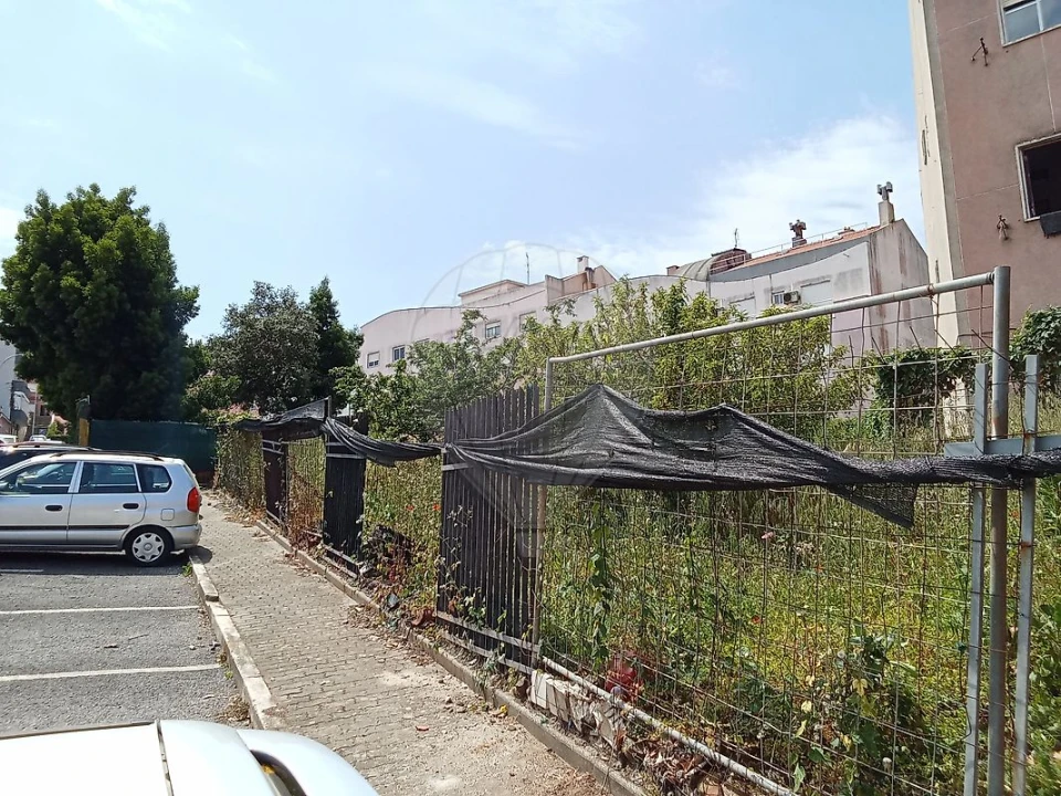 Terreno para Venda em Encosta do Sol Foto 1