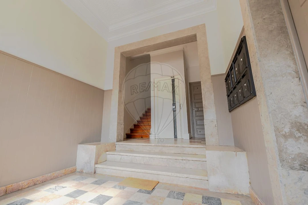 Apartamento T6 para Venda em Avenidas Novas Foto 1