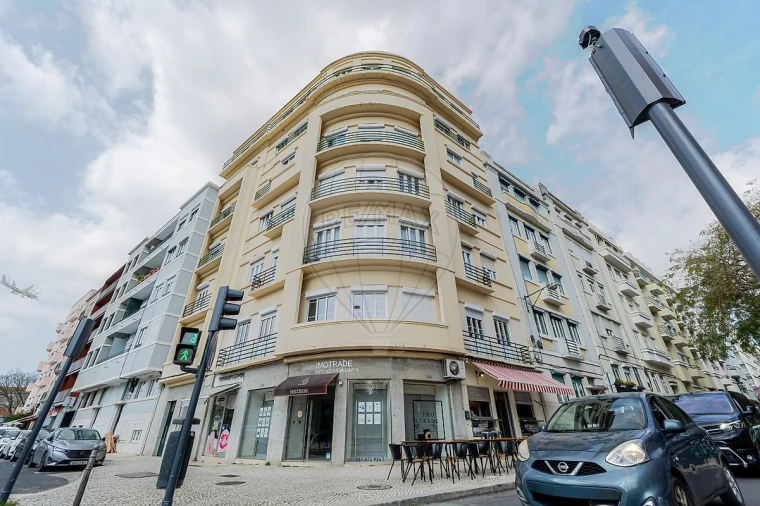Apartamento T6 para Venda em Avenidas Novas Foto 13