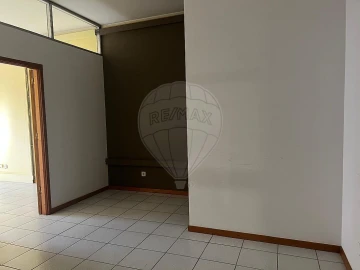 Loja para Arrendamento em Lobão, Gião, Louredo e Guisande