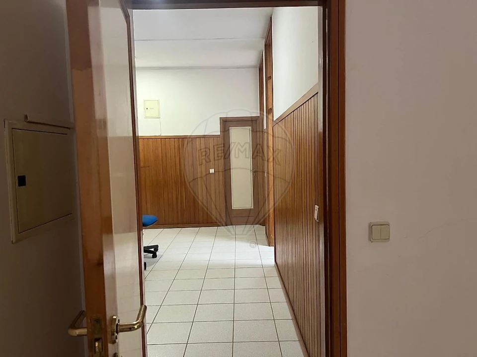 Loja para Arrendamento em Lobão, Gião, Louredo e Guisande Foto 6