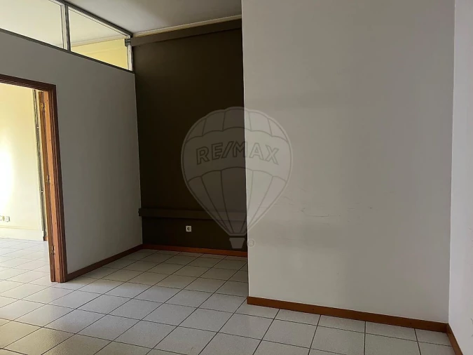 Loja para Arrendamento em Lobão, Gião, Louredo e Guisande Foto 7