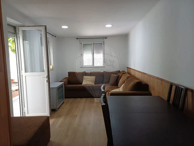 Apartamento T1 para Arrendamento em Benfica Foto 3