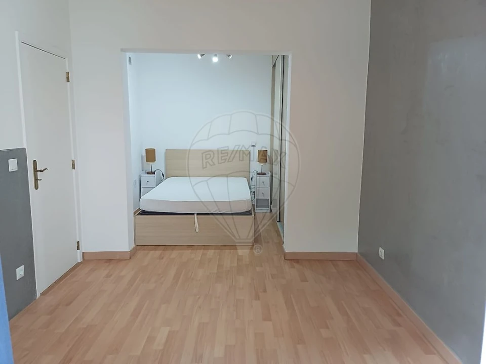 Apartamento T1 para Arrendamento em Benfica Foto 6