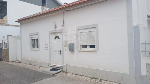 Moradia T1 para Venda em Abrigada e Cabanas de Torres