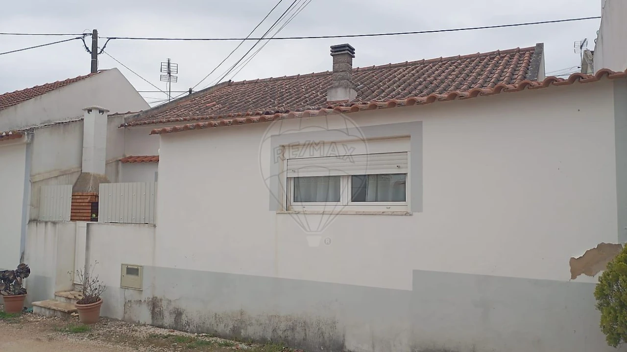 Moradia T1 para Venda em Abrigada e Cabanas de Torres Foto 1