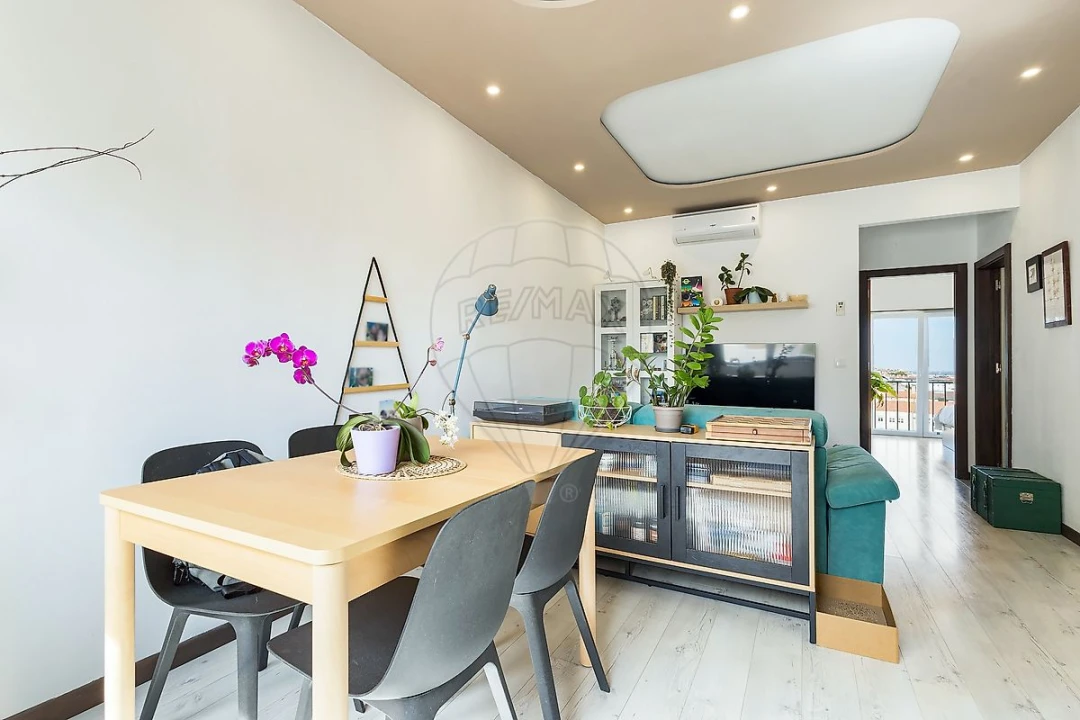 Apartamento T2 para Venda em Póvoa de Santa Iria e Forte da Casa Foto 2