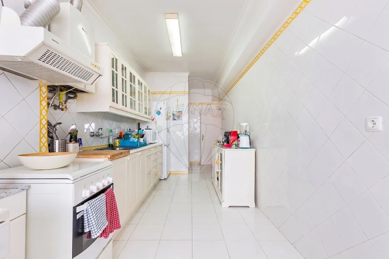 Apartamento T3 para Venda em Areeiro Foto 2