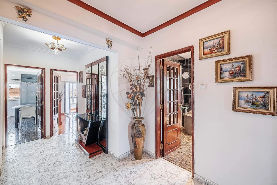 Apartamento T3 para Venda em Agualva e Mira-Sintra Foto 1