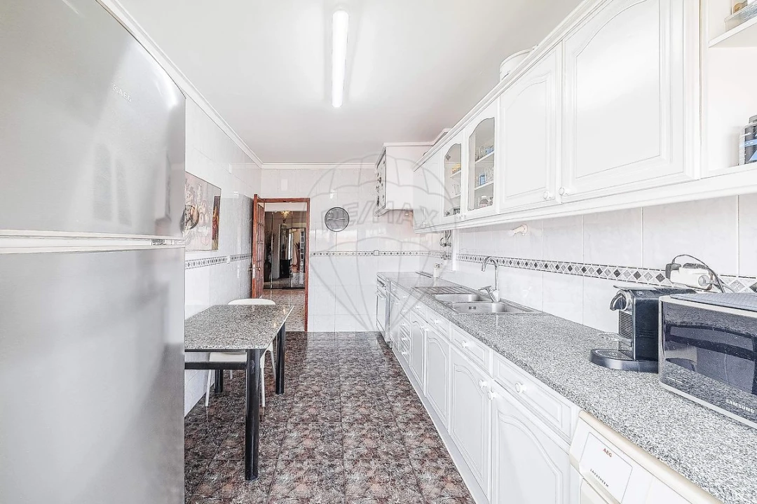 Apartamento T3 para Venda em Agualva e Mira-Sintra Foto 8