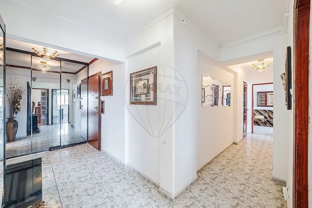 Apartamento T3 para Venda em Agualva e Mira-Sintra Foto 4
