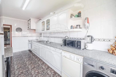 Apartamento T3 para Venda em Agualva e Mira-Sintra