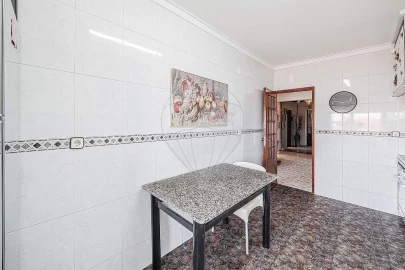 Apartamento T3 para Venda em Agualva e Mira-Sintra