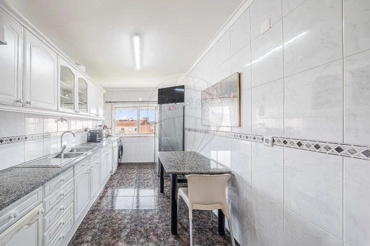 Apartamento T3 para Venda em Agualva e Mira-Sintra Foto 9