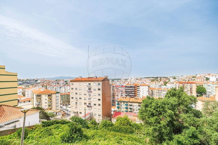 Apartamento T3 para Venda em Agualva e Mira-Sintra Foto 12