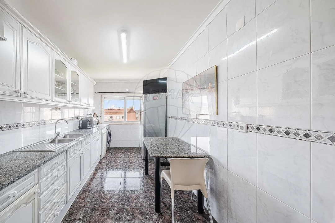 Apartamento T3 para Venda em Agualva e Mira-Sintra Foto 9
