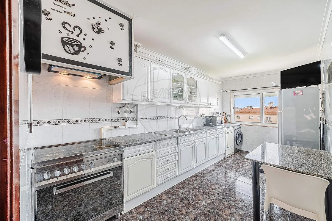 Apartamento T3 para Venda em Agualva e Mira-Sintra Foto 36