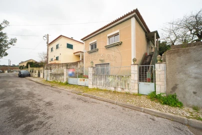 Moradia T4 para Venda em Camarate, Unhos e Apelação