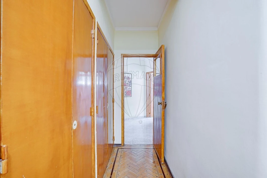 Apartamento T4 para Venda em Venteira Foto 9