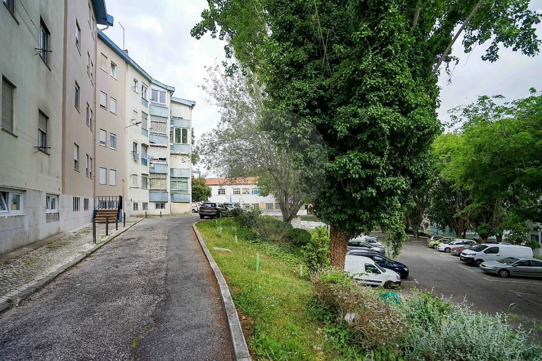 Apartamento T4 para Venda em Venteira Foto 12
