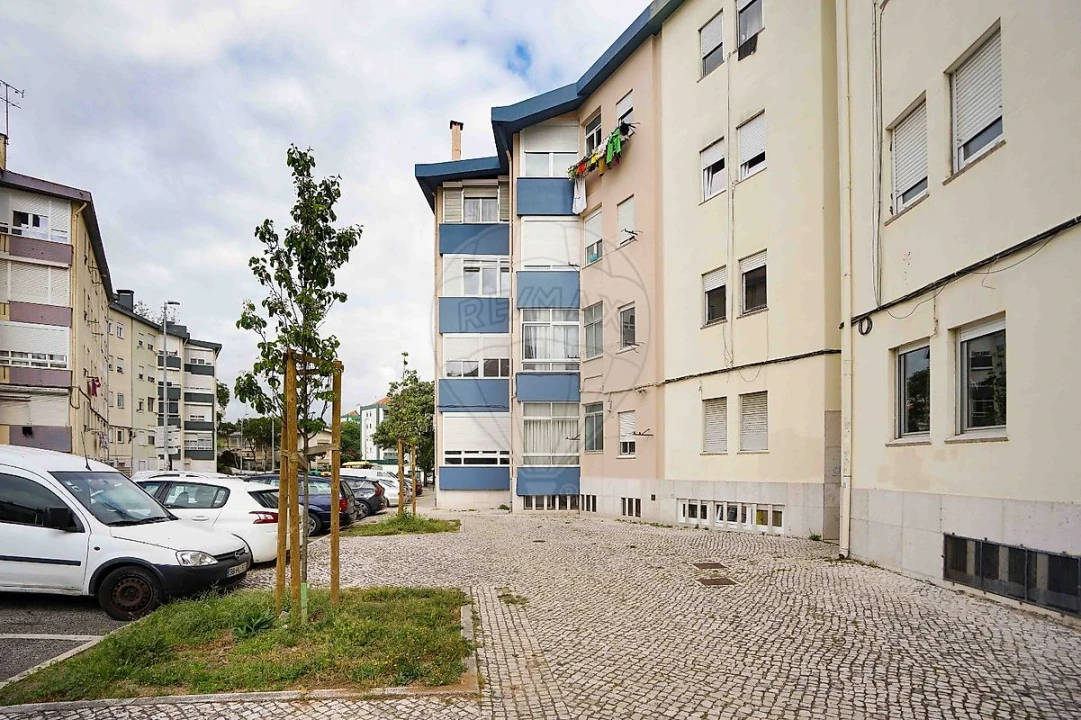 Apartamento T4 para Venda em Venteira Foto 17