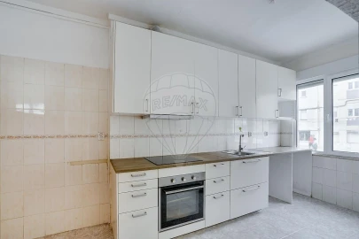 Apartamento T4 para Venda em Venteira