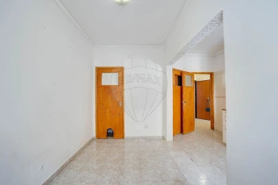 Apartamento T4 para Venda em Venteira