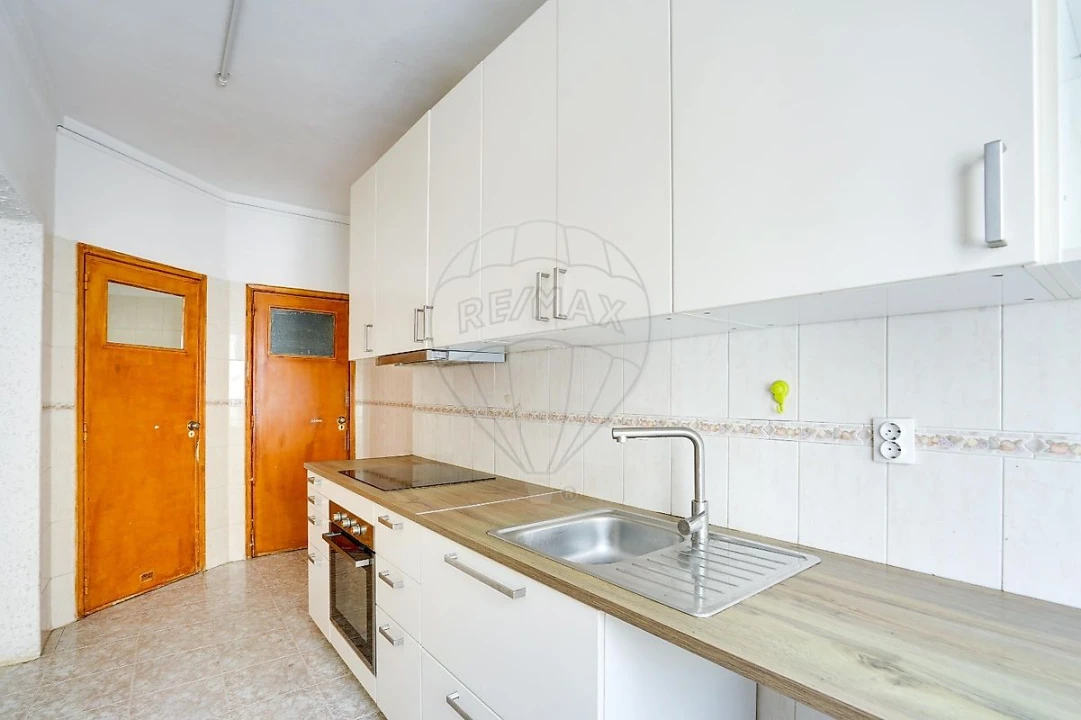 Apartamento T4 para Venda em Venteira Foto 18