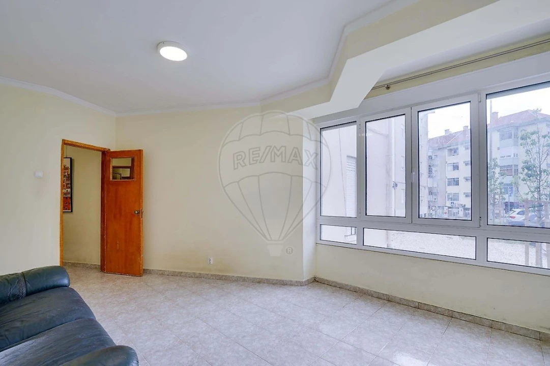 Apartamento T4 para Venda em Venteira Foto 24