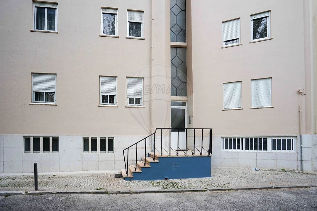 Apartamento T4 para Venda em Venteira Foto 7