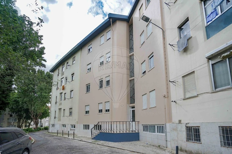 Apartamento T4 para Venda em Venteira Foto 11
