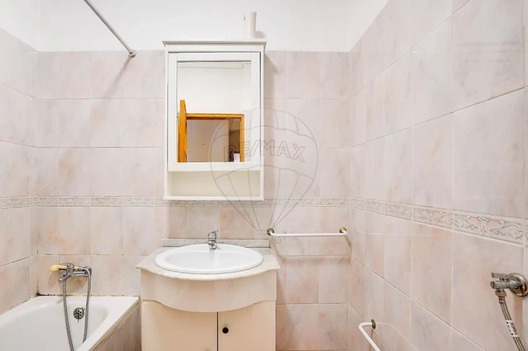 Apartamento T4 para Venda em Venteira Foto 5