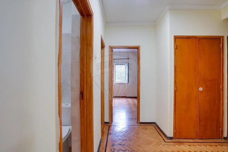 Apartamento T4 para Venda em Venteira Foto 8