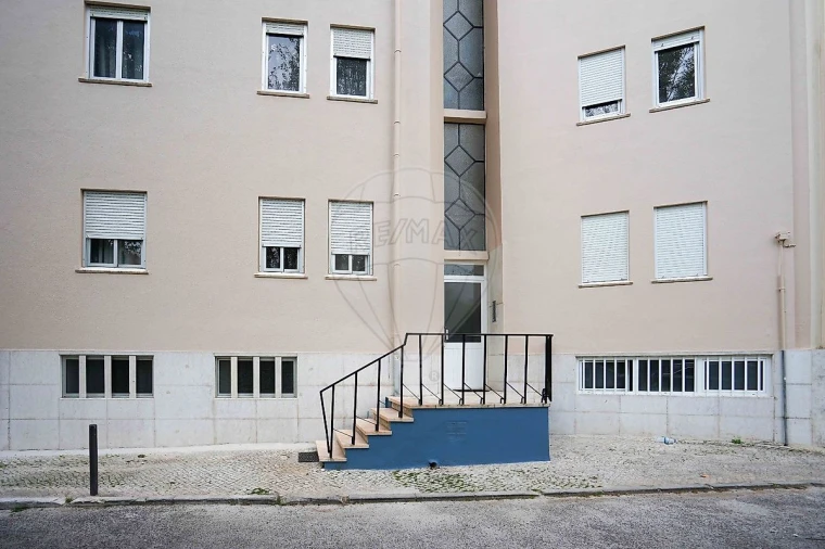 Apartamento T4 para Venda em Venteira Foto 7