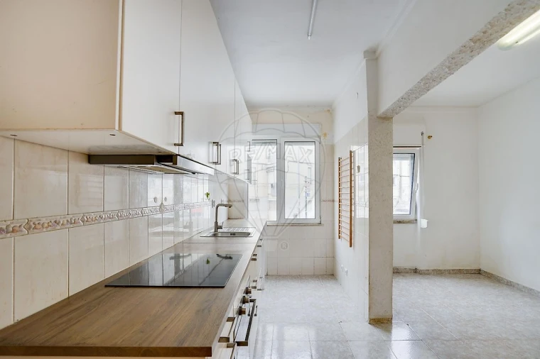 Apartamento T4 para Venda em Venteira Foto 25