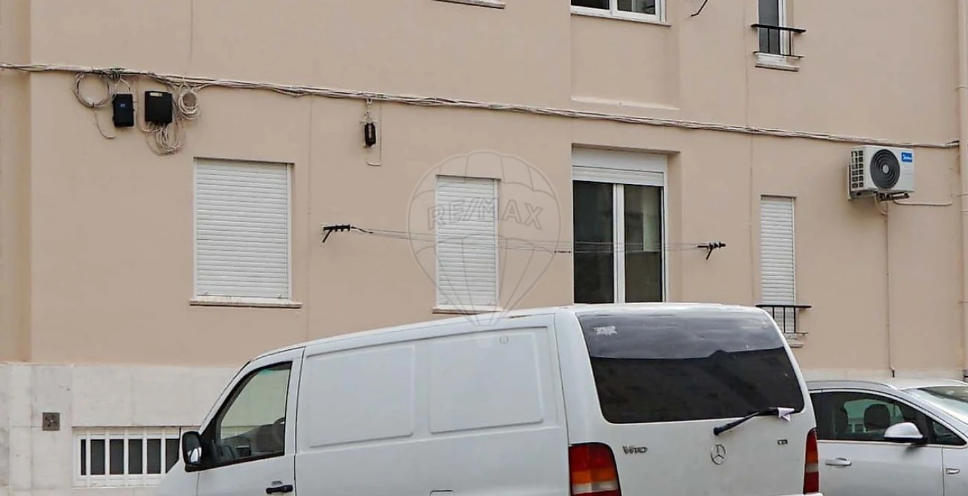 Apartamento T4 para Venda em Venteira Foto 1