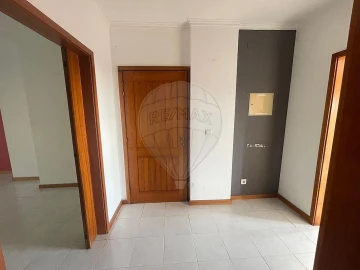 Apartamento T1 para Venda em O. Azeméis, Riba-Ul, Ul, Macinhata Seixa, Madail